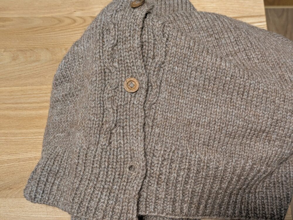 Vネックカーディガン2025ボタン